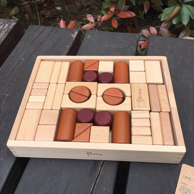 Kinmilo 46-piece natural wooden geometric building blocks arranged in a storage tray